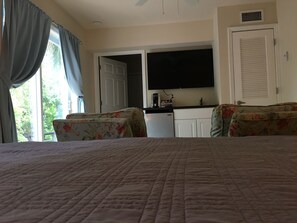 5 bedrooms, iron/ironing board, travel cot, WiFi - Grand Flamingo Island Oasis - Huge Private yard/pool/tiki/bar/dock (Marathon)