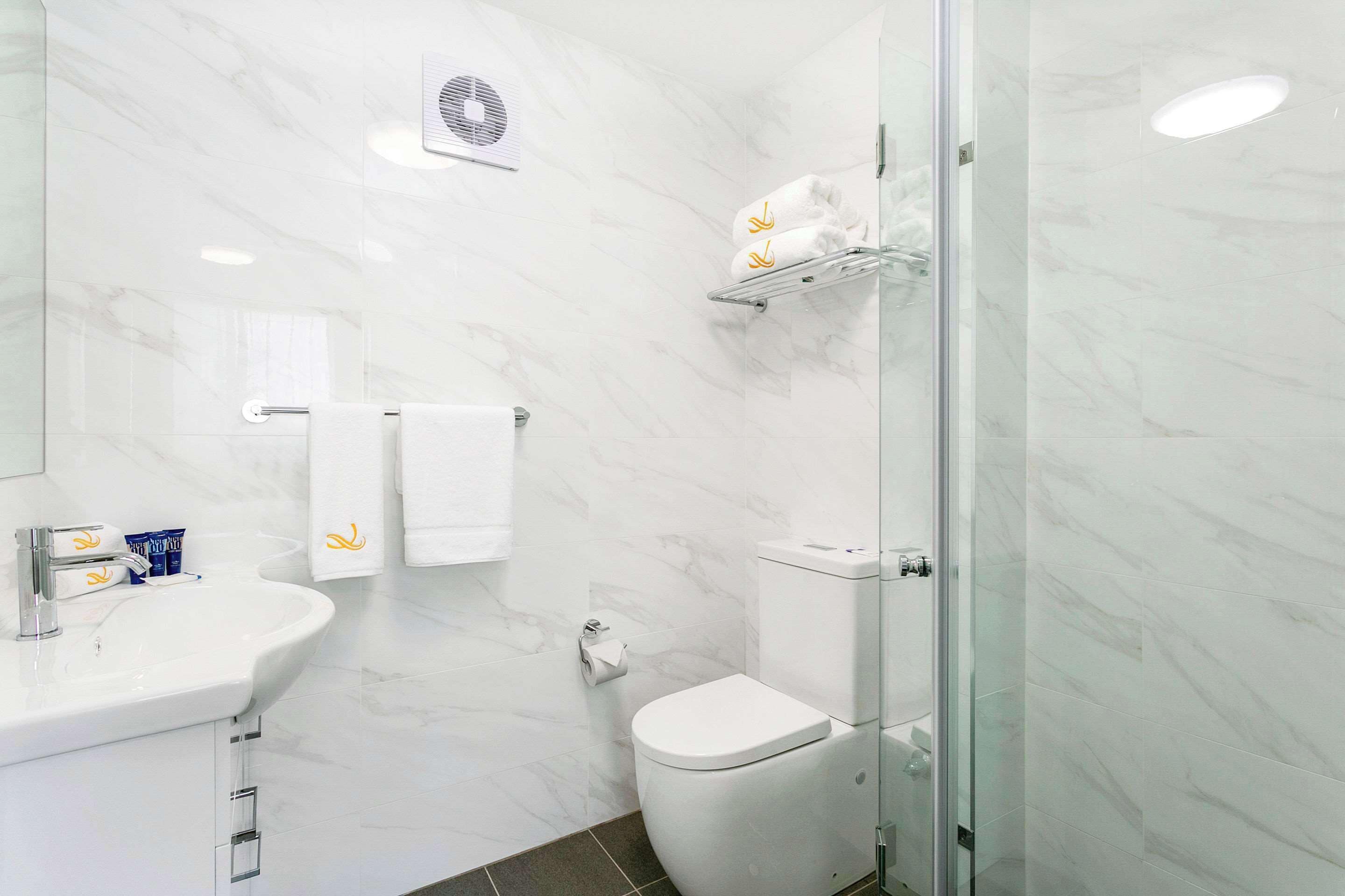 room, 1 queen bed, non smoking | in-room safe, individually furnished, desk, laptop workspace