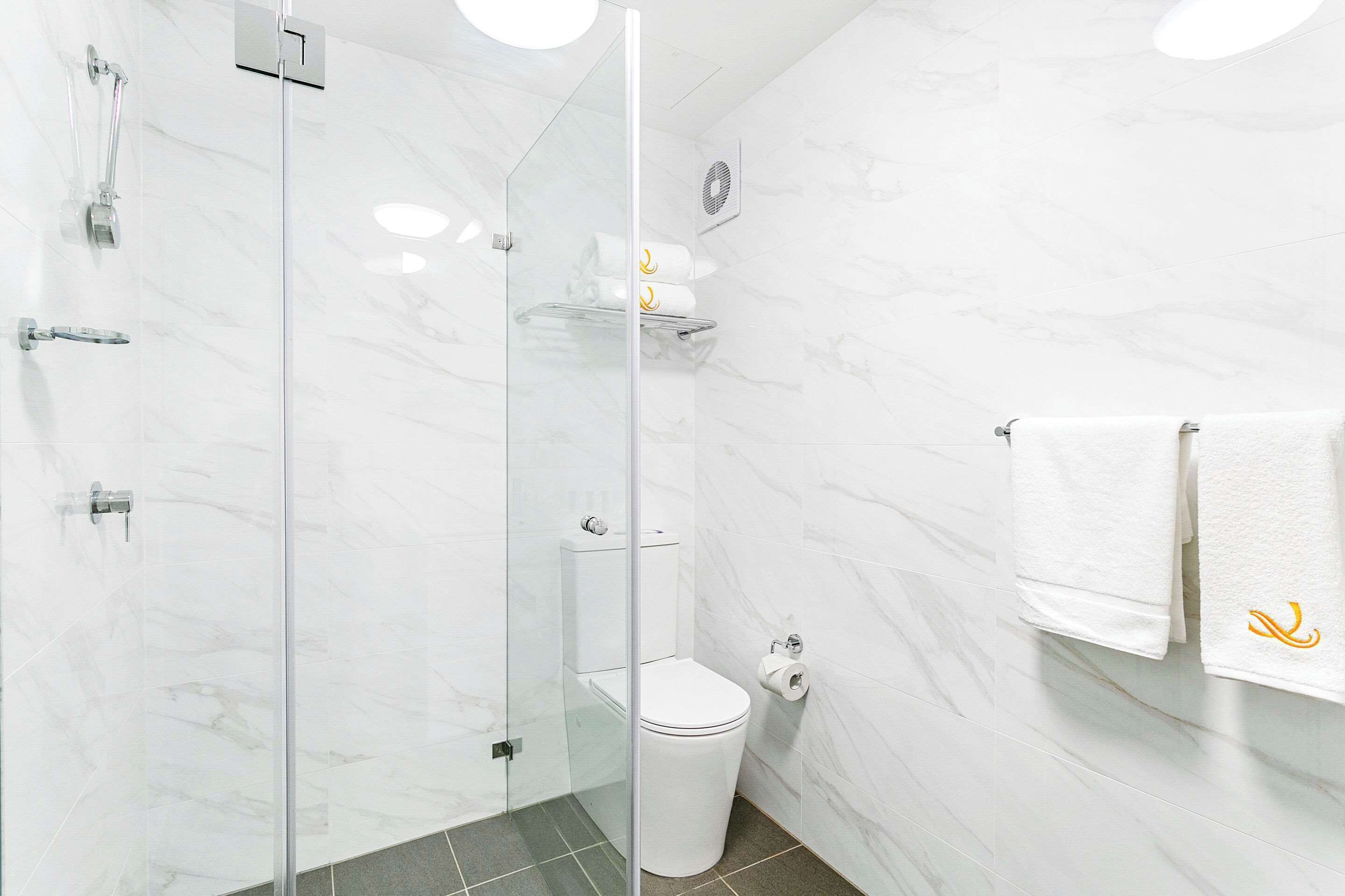 room, 1 queen bed, non smoking | in-room safe, individually furnished, desk, laptop workspace