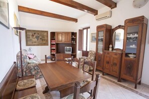 Apartment, 1 Bedroom (017 - 4 Adults) | In-room dining - Appartamenti La Calata (Portoferraio)