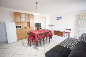 Apartment, 3 Bedrooms | In-room dining - Casa Malva (Portoferraio)