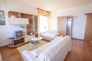 Apartment, 2 Bedrooms | Living area | 60-cm TV with digital channels - Scoglietto (Portoferraio)