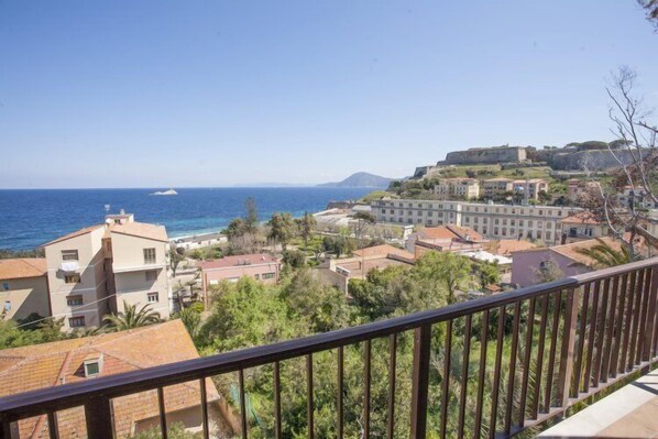 Apartment, 2 Schlafzimmer | Blick vom Balkon