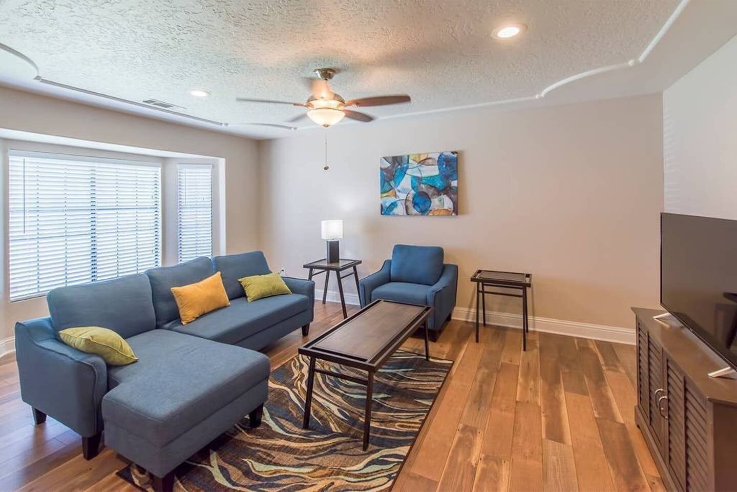 STYLISH + MODERN 4BD HOME | FOOZ | ARCADE | POOL