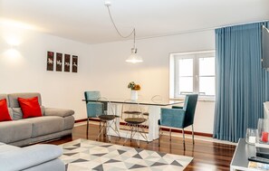TV - Chiado Patio Apartment (Lisboa)