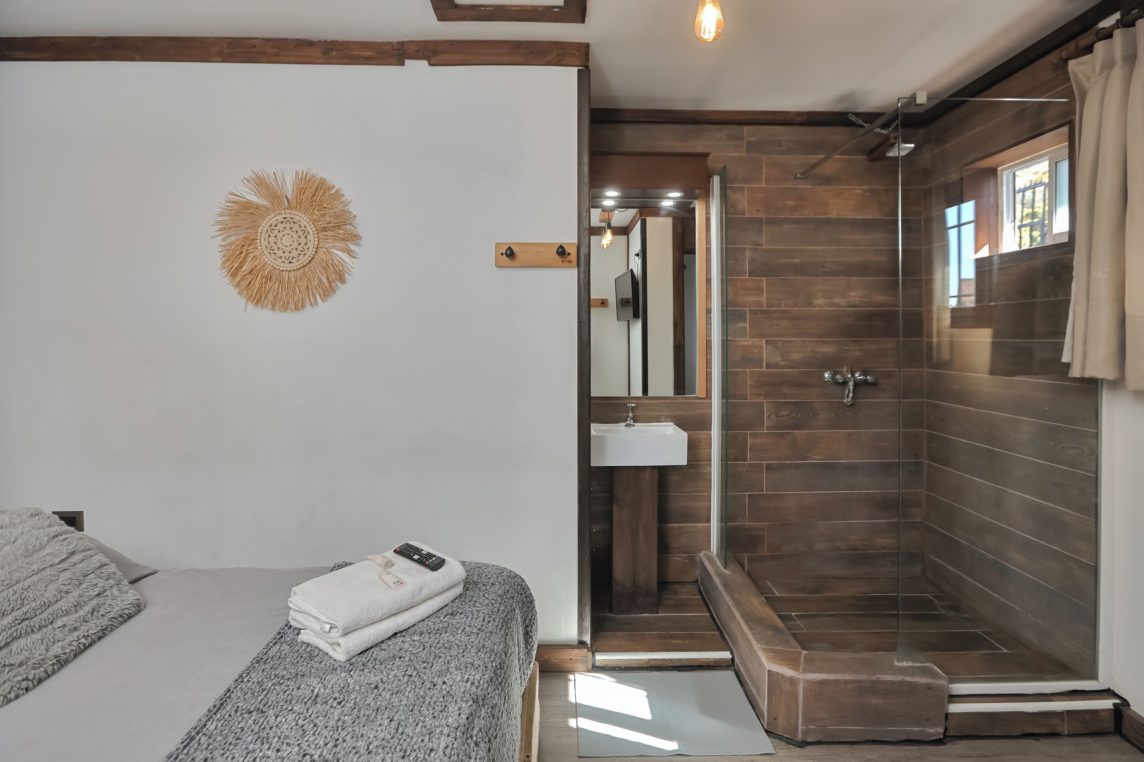 Classic Room | In-room safe, desk, blackout drapes, soundproofing