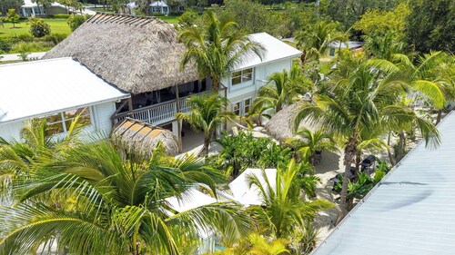 Caribbean Tiki Hut relaxation. Enjoy the Islands & Boca Grande without the costs