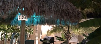 Caribbean Tiki Hut relaxation. Enjoy the Islands & Boca Grande without the costs