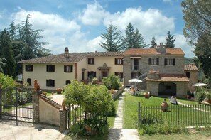 Front of property - Fattoria Il Lago (Dicomano)