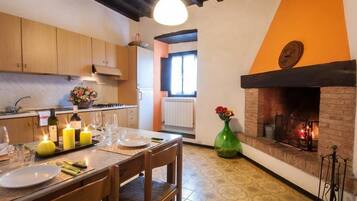 Appartamento Standard, 2 camere da letto | Cucina privata | Frigorifero, piano cottura, macchina per tè/caffè