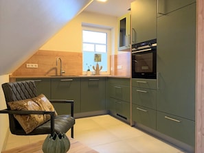 Dishwasher, coffee/tea maker, toaster