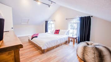Desk, iron/ironing board, travel cot, free WiFi