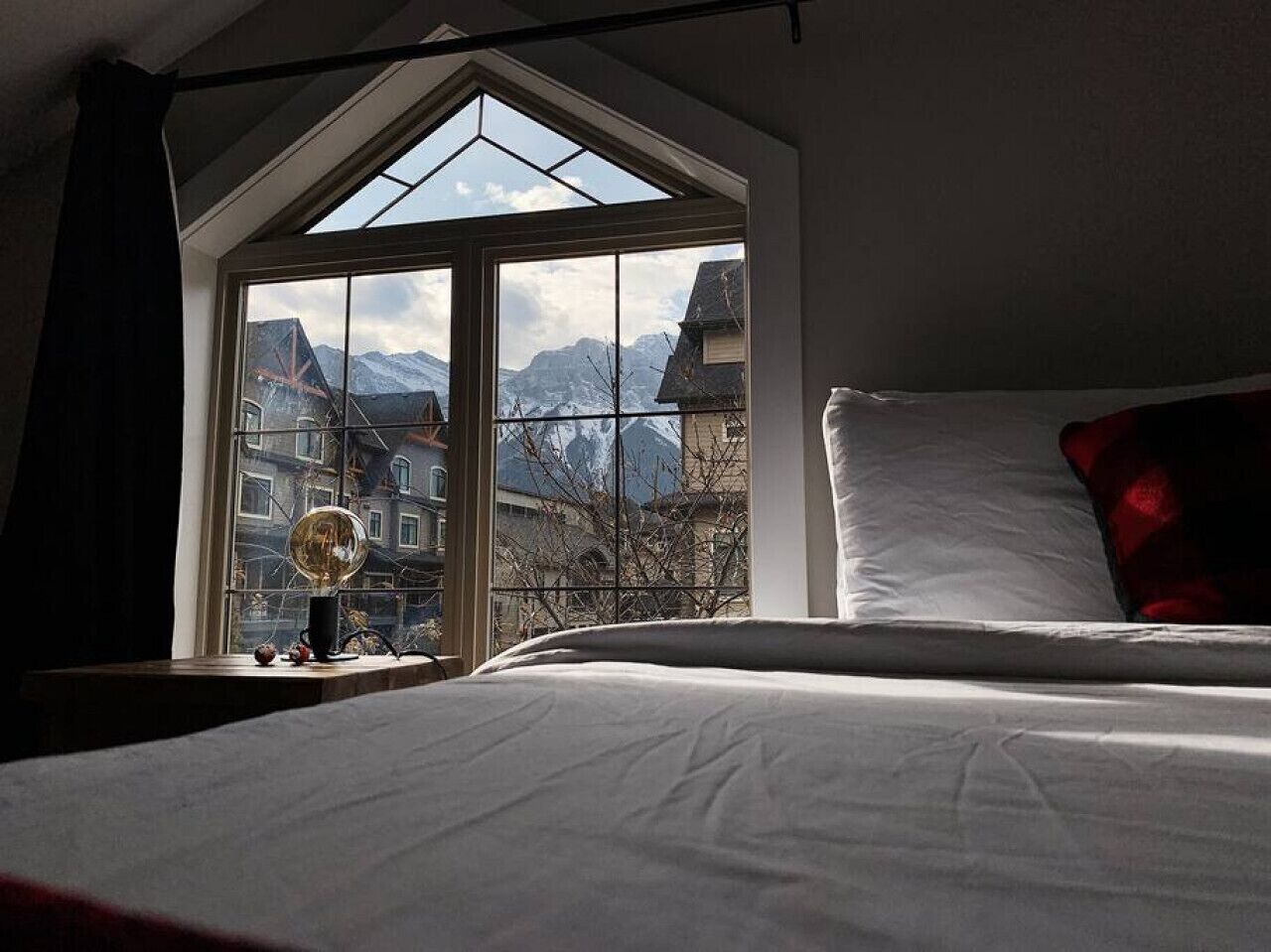 4 bedrooms, desk, iron/ironing board, travel cot