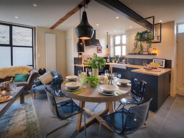 Interior - Maison Guigone - elegant townhouse for 6 in Burgundy region - OVO Network (Beaune)