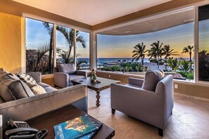 Smart TV, chimenea, videojuegos y estéreo 