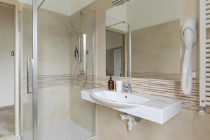 Chambre Triple Supérieure | Salle de bain