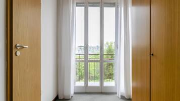 Single Room | Down comforters, desk, laptop workspace, iron/ironing board