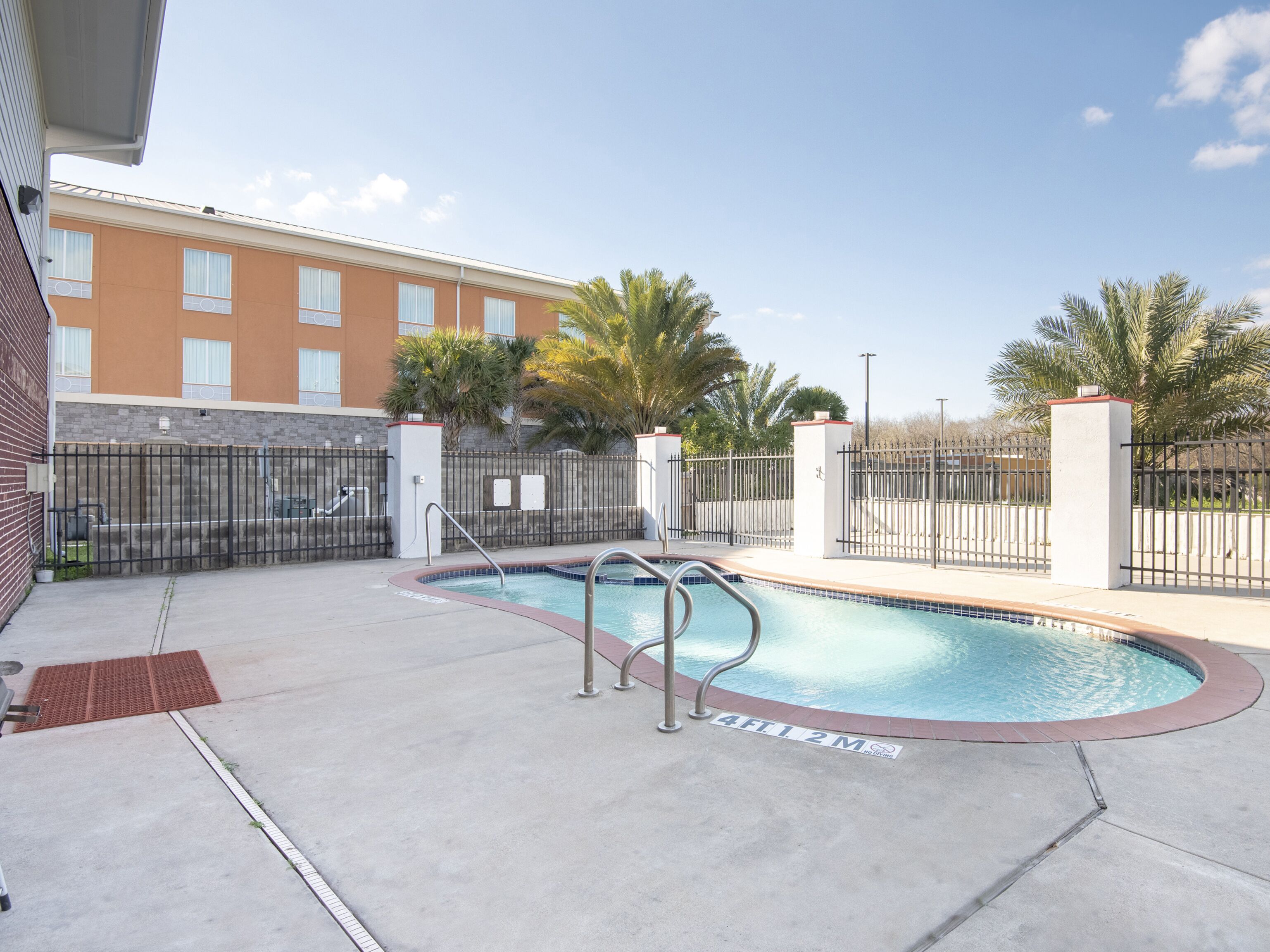 季節性室外游泳池