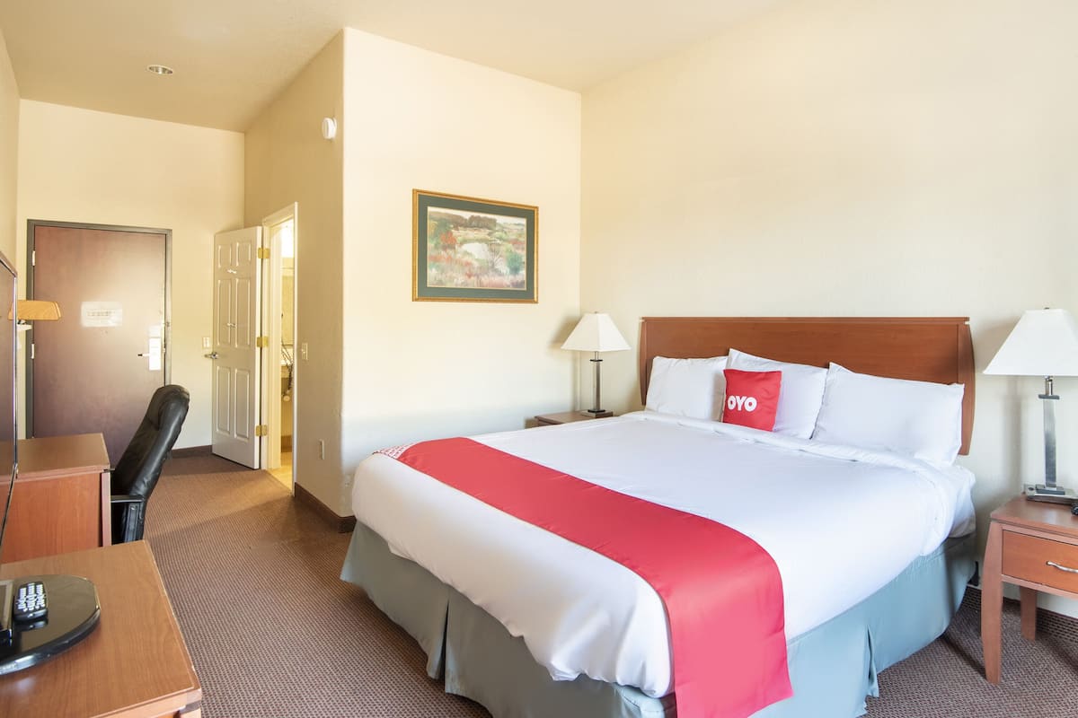 Desk, iron/ironing board, free WiFi, bed sheets