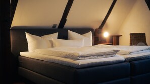 Double Room, Ensuite - Hotel Restaurant Zum Nachtwächter (Muehlacker)