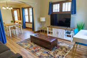 Smart TV - Modern, Cozy unit - Great Location (Minneapolis)