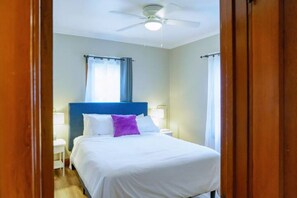 1 habitación, caja de seguridad en la habitación y escritorio 