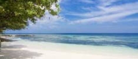 Privatstrand, Liegestühle, Strandtücher