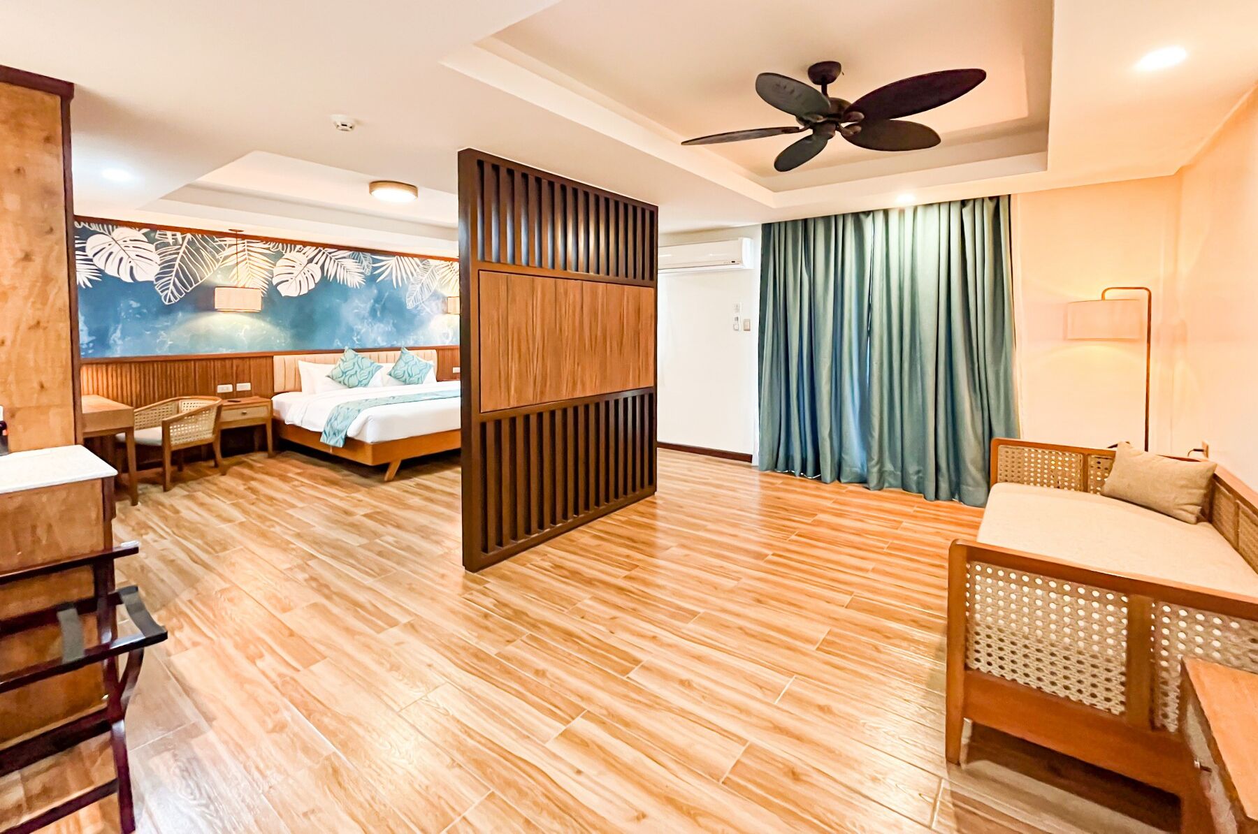 Bridal Room | Premium bedding, down comforters, Tempur-Pedic beds, minibar