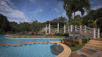 3 outdoor pools, open 9:00 AM to 6:00 PM, cabanas (surcharge)