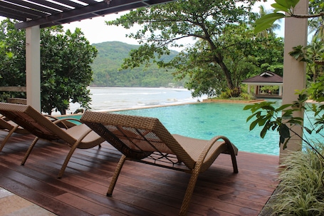 3 outdoor pools, open 9:00 AM to 6:00 PM, cabanas (surcharge)