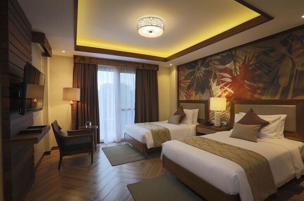 Premium Room | Bathroom | Shower, rainfall showerhead, free toiletries, hair dryer