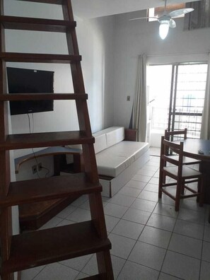 Duplex | Living area | 32-inch flat-screen TV with satellite channels, TV - Agua Marinha II (Florianópolis)