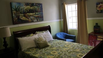 1 dormitorio, escritorio, tabla de planchar con plancha y wifi