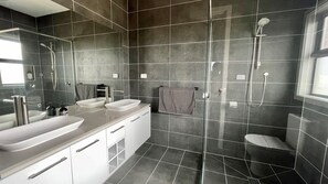 Bathtub - Somerset on Murray Inverloch (Inverloch)