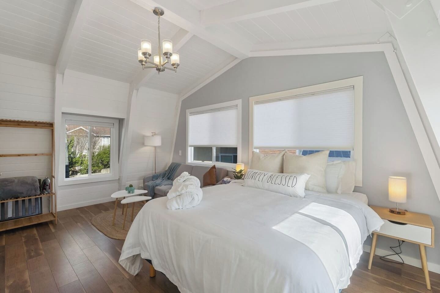 5 camere, una scrivania, ferro/asse da stiro, Wi-Fi