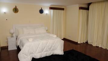 4 bedrooms, iron/ironing board, WiFi