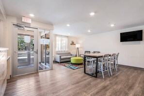Lobby - WoodSpring Suites Doral Miami Airport (Miami)