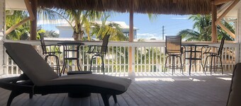 Nouveau sur le marché! Passerelle vers Palm Island. Sentiment des Caraïbes Tiki Hut