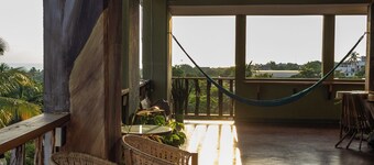 マドレ ティエラ ホテル & コワーキング & ホスタル