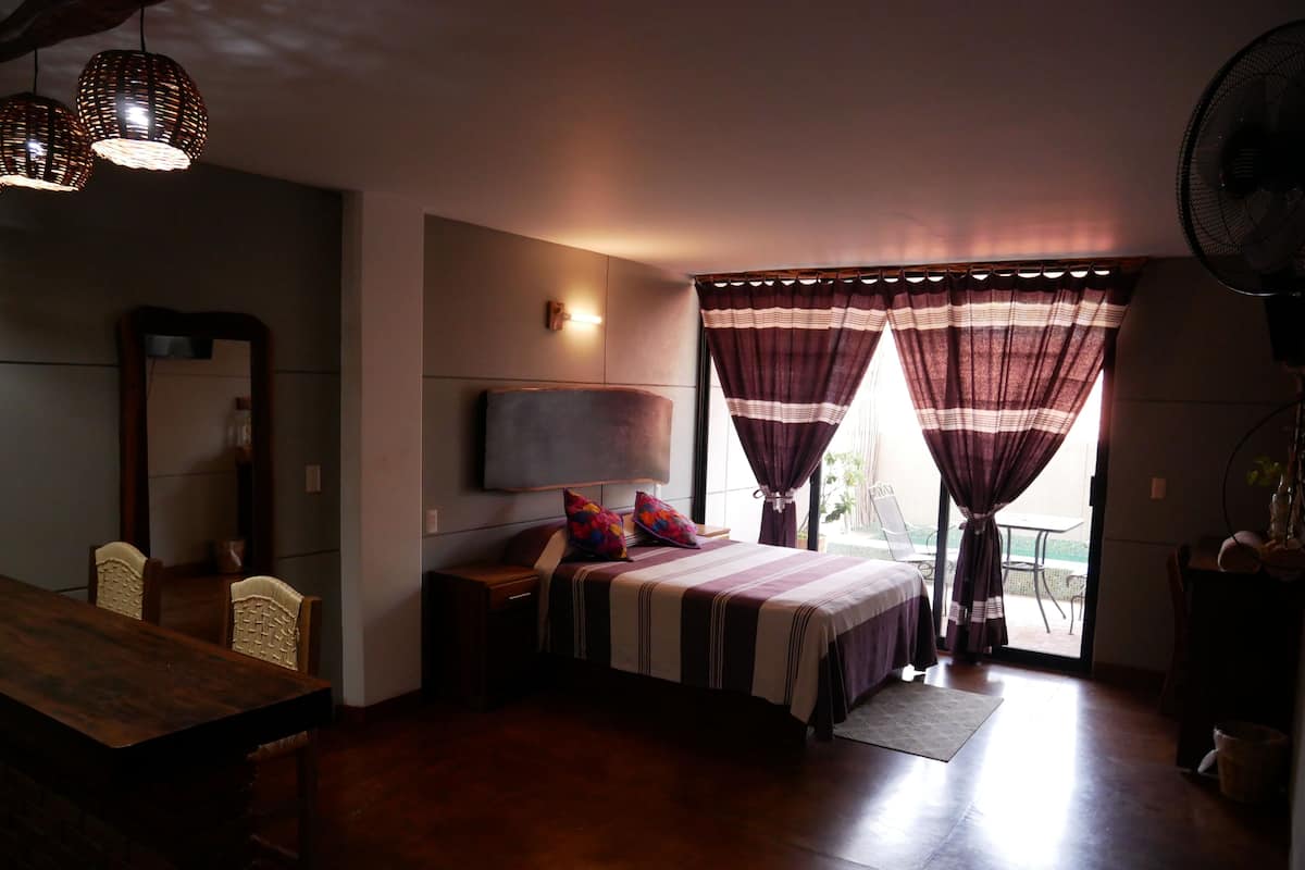 Romantisk studio - privat pool | 1 sovrum, gratis wi-fi och sÀngklÀder