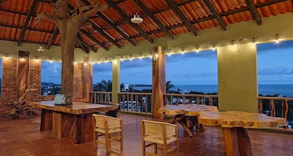 Madre Tierra Hotel & Coworking & Hostal
