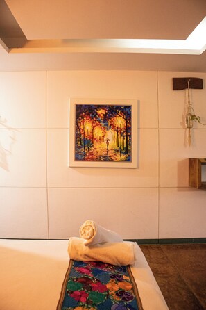 Free WiFi, bed sheets - Madre Tierra Hotel & Coworking & Hostal (Puerto Escondido)