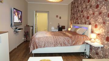 2 bedrooms, iron/ironing board, WiFi, bed sheets