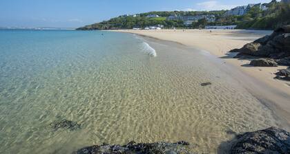 Waves Apartment - an apartment with two balconies and amazing views over St Ives