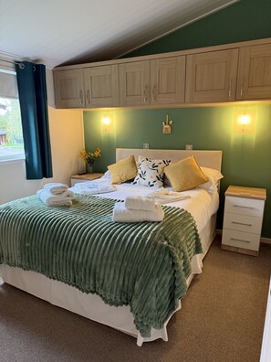 3 bedrooms, iron/ironing board, bed sheets - Cheviot Luxury Lodge (Morpeth)