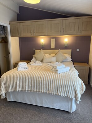 3 chambres, fer et planche Ă repasser, draps fournis