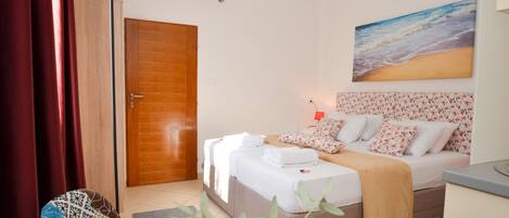 City studio | Een laptopwerkplek, een strijkplank/strijkijzer, gratis wifi, beddengoed