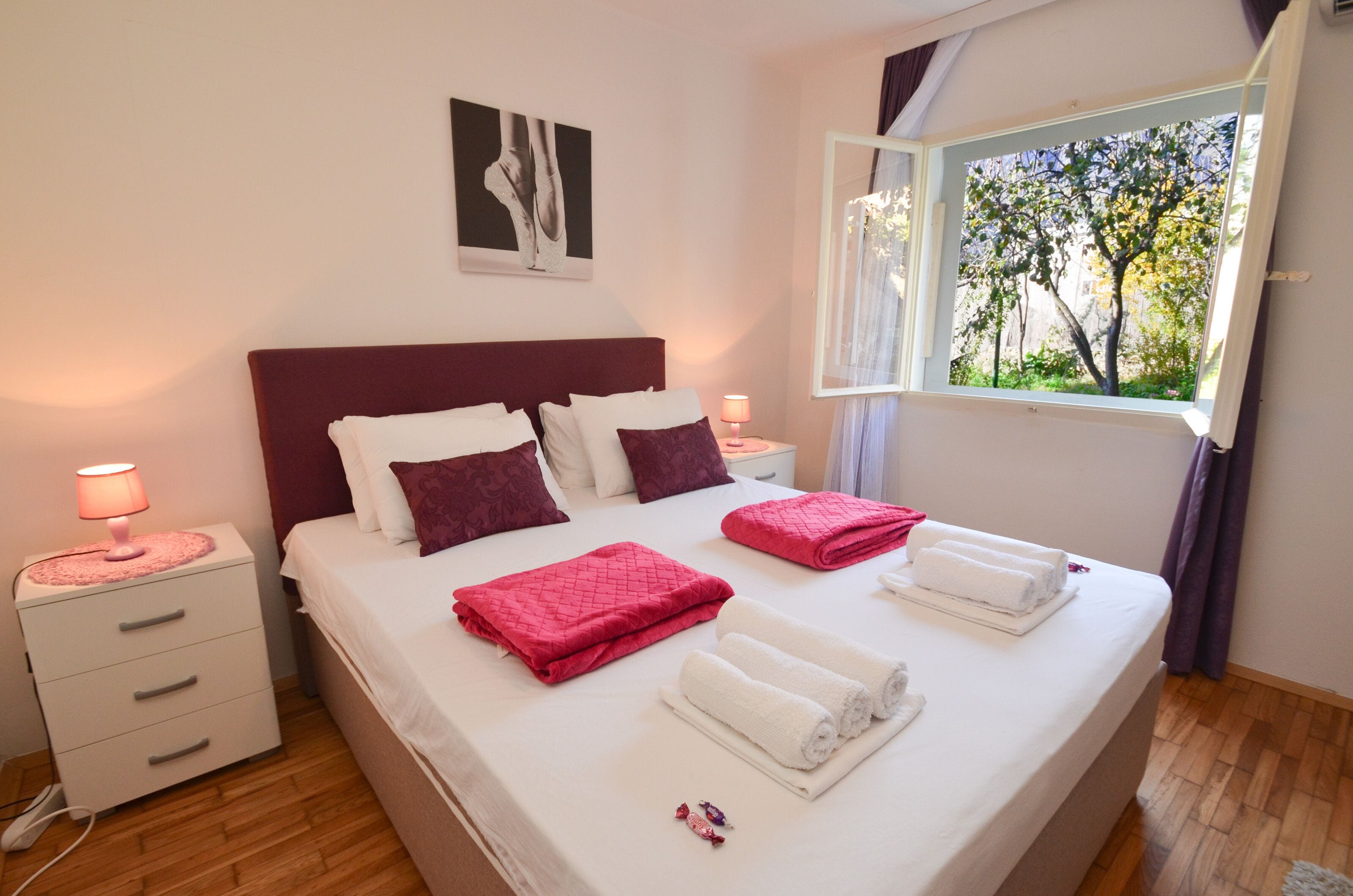 Comfort-Apartment | Laptopgeeigneter Arbeitsplatz, Bügeleisen/Bügelbrett, kostenloses WLAN