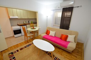 Leilighet – standard | Oppholdsområde | Flatskjerm-TV