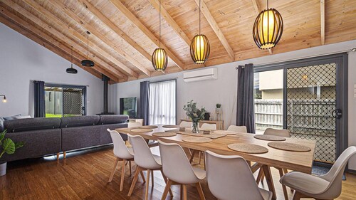 Scenic Beach Escape - Best Family Holiday, Outside Pets, Wifi *New Listing*